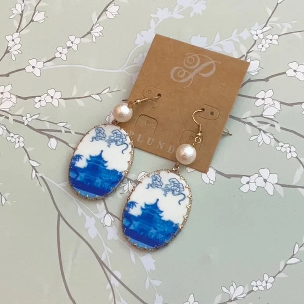 ❄️ Plunder | Blue and White Oval Earrings with Gold Trim